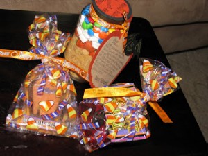 Halloween Smores Jar with Gift Tags