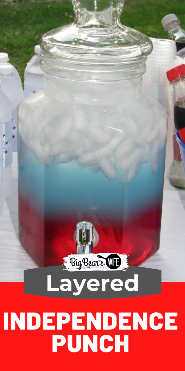 Independence Punch - Ready for the most patriotic drink around? This Independence Punch will totally wow guest for 4th of July, Memorial and Veteran's day! via @bigbearswife