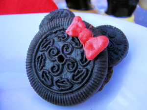 Minnie Mouse Oreo Cookies