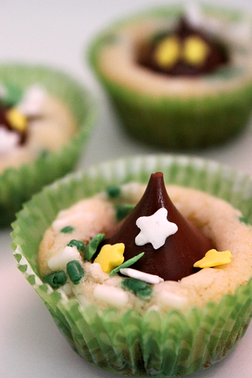Mini Kiss Cupcake Cookies BigBearsWife.com @bigbearswife