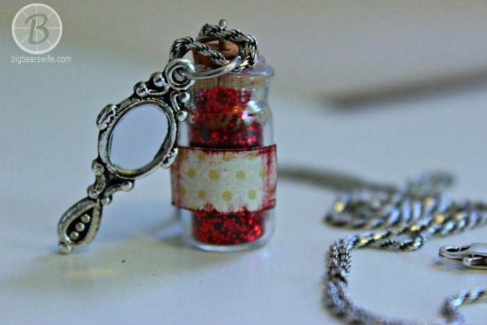 How to Make a Snow White / "Poison Apple Dust" Bottle Necklace BigBearsWife.com