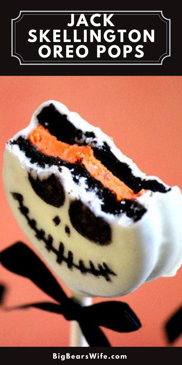  Jack Skellington Oreo Pops are so easy to make and would be great for a Halloween Party! via @bigbearswife