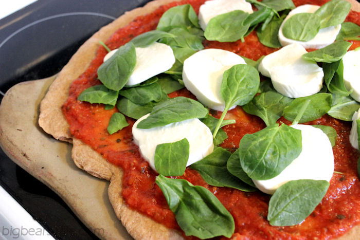 Homemade Spinach and Mozzarella Pizza #OurOctoberChallenge | BigBearsWife.com