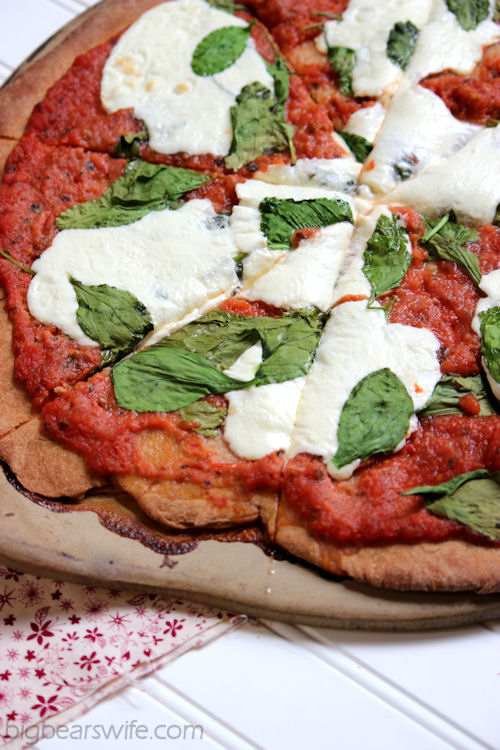 Homemade Spinach and Mozzarella Pizza #OurOctoberChallenge | BigBearsWife.com