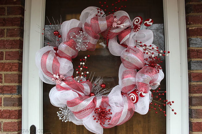 Candy Cane Christmas Deco Mesh Wreath Tutorial | BigBearsWife.com