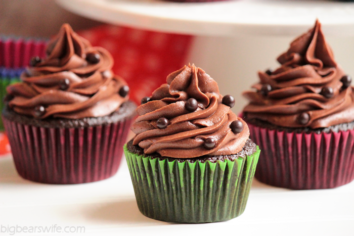 Marshmallow Filled Chocolate Cupcakes | BigBearsWife.com