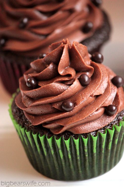 Marshmallow Filled Chocolate Cupcakes | BigBearsWife.com