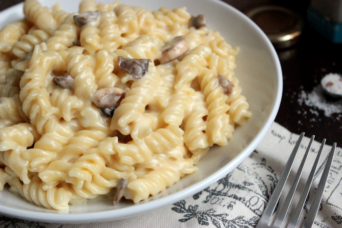 Mushroom and Truffle Sea Salt White Cheddar Macaroni and Cheese #maccheesemania  | BigBearsWife.com