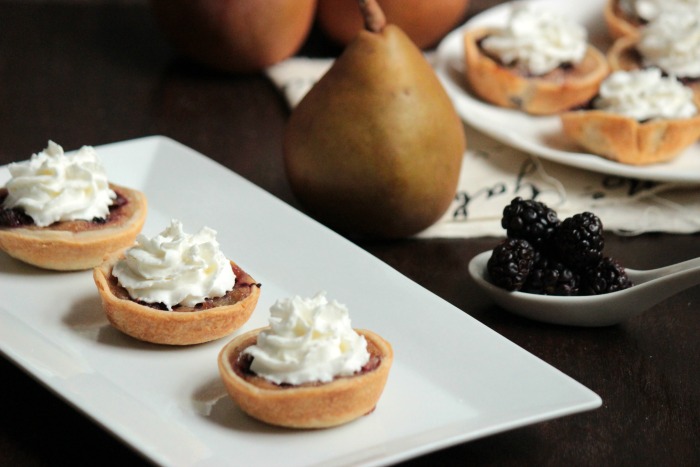 Mini Pear and Blackberry Pies #loveNZfruit 