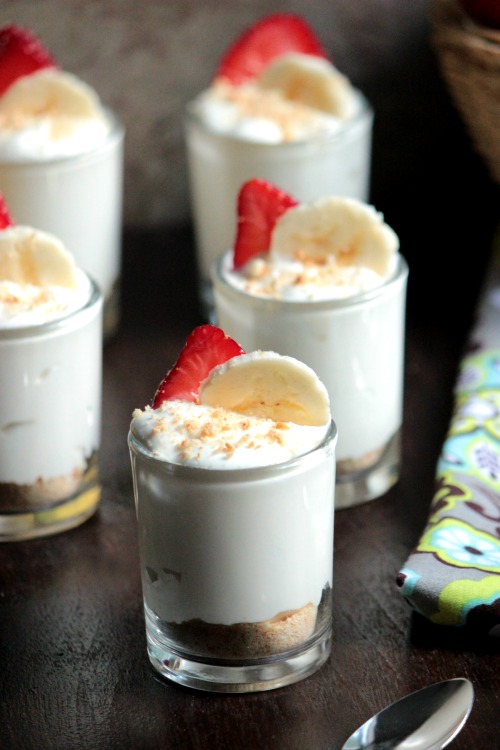 Who wouldn't love this?? Our New Favorite Dessert!! No Bake Marshmallow Cheesecake Shooters - Individual Cups of No Bake Marshmallow Cheesecake! 