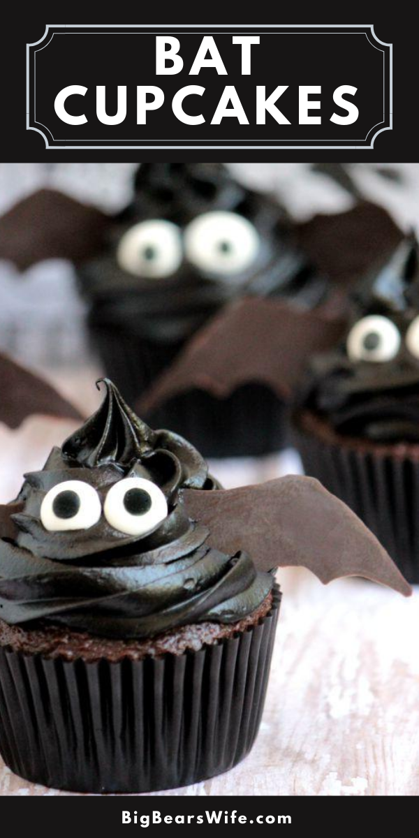  Ready for an easy cupcake that you can make for your Halloween Party? These Bat Cupcakes are exactly what you've been looking for! via @bigbearswife