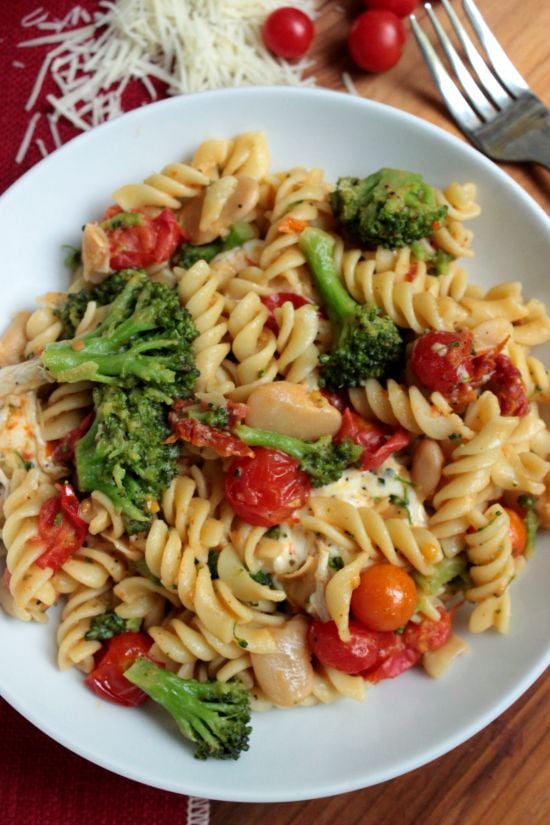 Rotini With Broccoli and Tomatoes