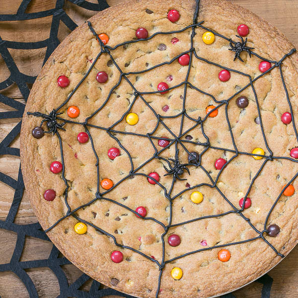 Spiderweb-Cookie-Cake