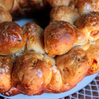 Ham and Cheese Monkey Bread - Perfect for using up leftover holiday ham or great as a party appetizer for the holiday dinner!