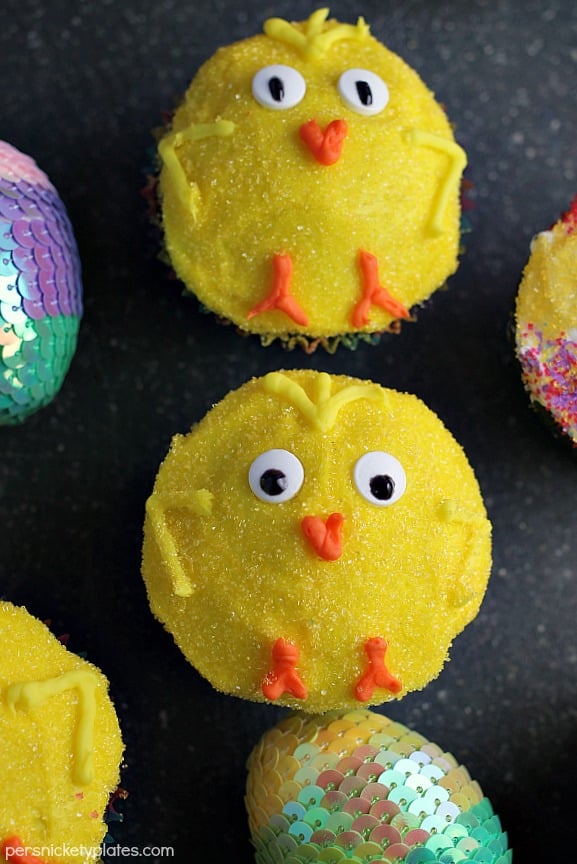 These chocolate cupcakes decorated as little spring chicks will be perfect for an Easter celebration!| Persnickety Plates AD