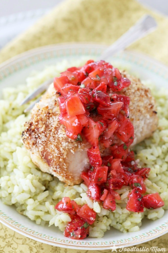 Cheesy Popper Chicken with Strawberry Salsa and Guacamole Rice - Foodtastic Mom