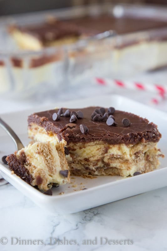 Boston Cream Pie Ice Box Cake - all the flavors of the infamous Boston Cream Pie in a quick and easy ice box cake. Great for those hot days when you don't want to turn on the oven, or when you just don't want to do all the work!