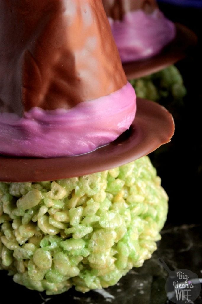 Witch Hat Marshmallow Cereal Treats (6)