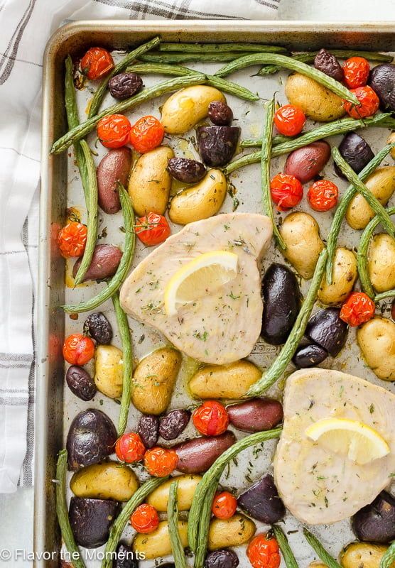 30 Minute Sheet Pan Tuna Nicoise is classic tuna nicoise salad in sheet pan form! It's a 30 minute one pot meal that's perfect for busy weeknights and even entertaining! @FlavortheMoment