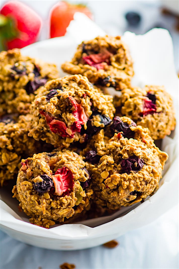 One Bowl Berry Oatmeal Breakfast Cookies {Healthy, Egg Free Option}