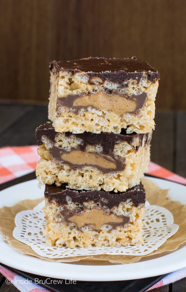 Peanut Butter Cup Rice Krispie Treats - a hidden layer of candy bars inside this easy no bake treat makes these dessert bars disappear in a hurry! Awesome no bake recipe!
