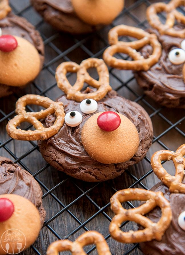 Reindeer Cookies - These reindeer cookies are so adorable and easy to make! They're the cutest Christmas cookies!