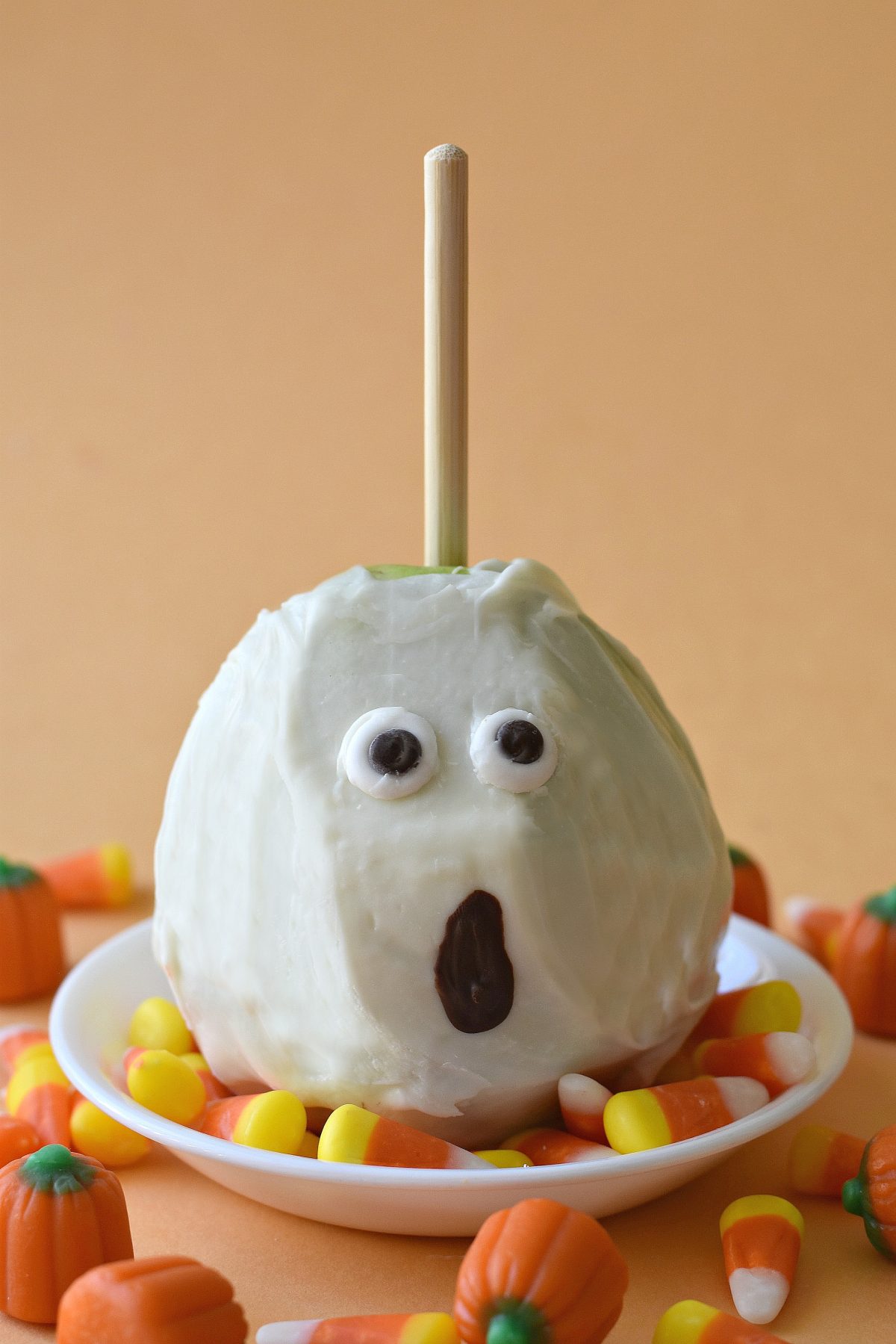 Put a new twist on the old classic caramel apple by turning apples into pears with these frightfully delicious Dairy Free White Chocolate Pear Ghosts. 