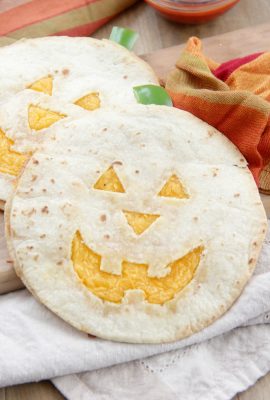 These quesadillas would be perfect to make for a quick lunch or dinner before trick-or-treating. Just serve them up with some salsa and of course, guacamole! Happy Halloween!