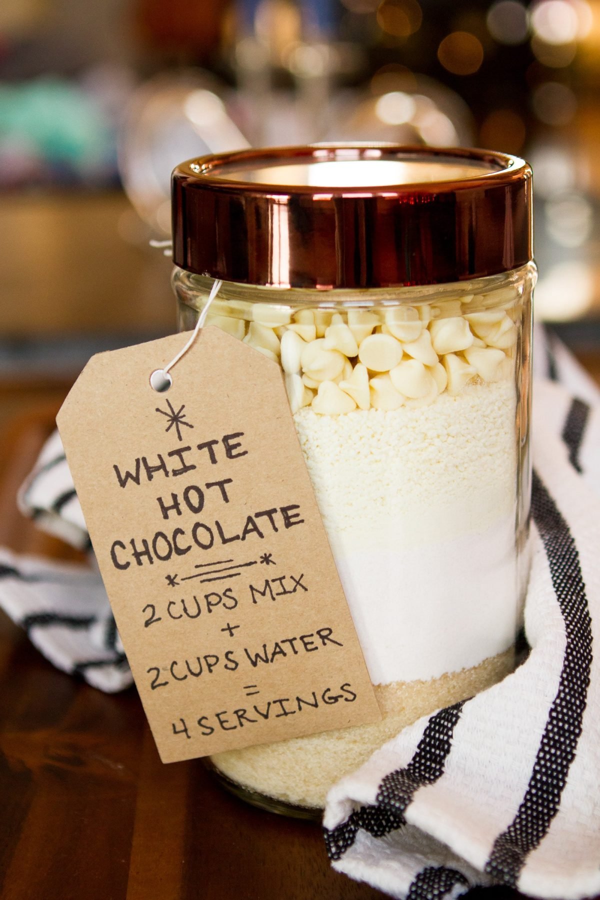 White Hot Chocolate Mix -- a new twist on the classic mason jar gift idea, this tasty white hot chocolate mix is layered in a gorgeous glass storage jar with copper-colored lid from At Home… Perfect as a teacher gift, thank you gift, hostess gift, etc! | via @unsophisticook on unsophisticook.com