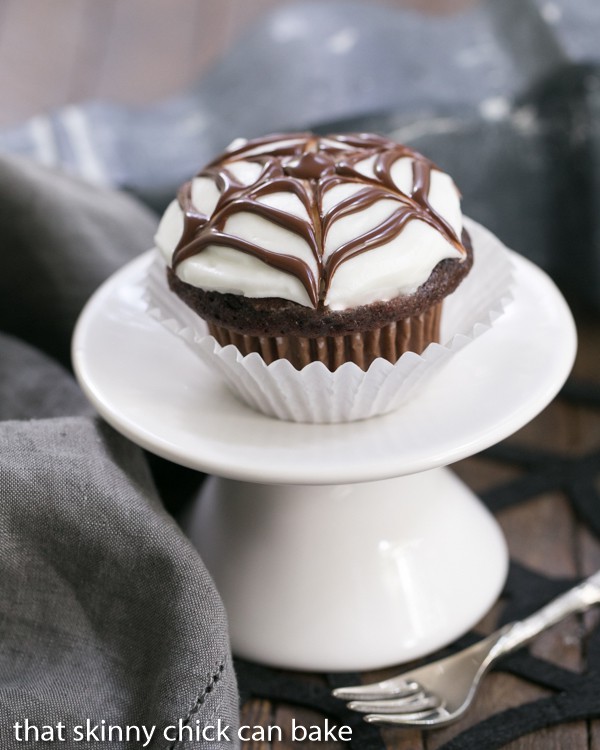Spiderweb Cupcakes | A simple decorating tip for spooky Halloween cupcakes!