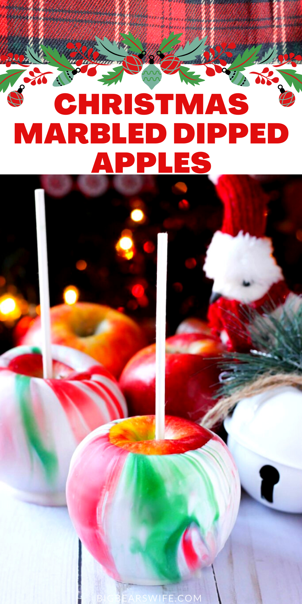 Christmas Marbled Dipped Apples - Want to spruce up a gift card as a gift? Want to make Christmas themed treats for your party? These Christmas Marbled Dipped Apples are the answer!! via @bigbearswife
