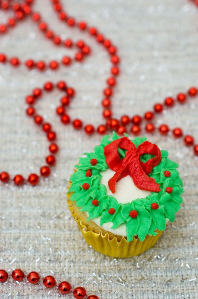 In this Christmas Wreath Cupcake tutorial, I show you how to turn your favorite cupcake into a festive Christmas wreath with some red and green icing and a few simple tools.
