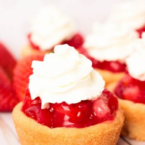 Fresh Strawberry Pie Cookie Cups (3)