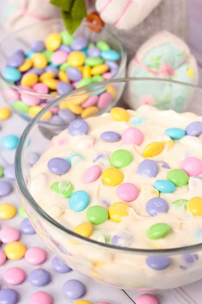 M&M Marshmallow Cheesecake Apple Dip