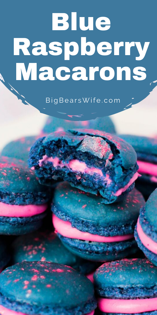Love the crazy flavor that's known as Blue Raspberry? Crazy about macarons and want to make them at home? This  macaron recipe is for you! You'll the colors and nostalgic flavor of these Blue Raspberry Macarons! via @bigbearswife