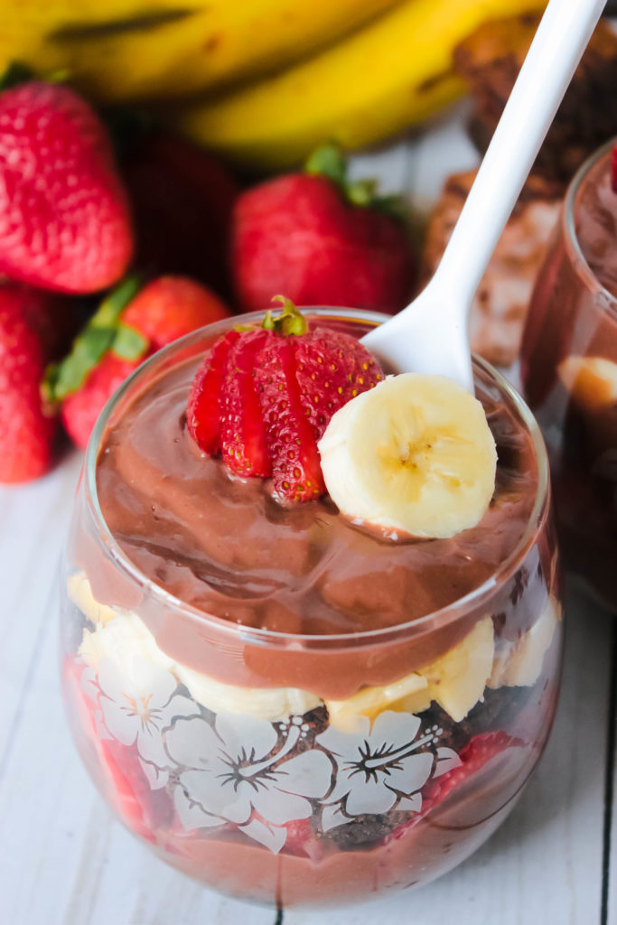 Strawberry Banana Brownie Parfaits - Strawberry Banana Brownie Parfaits are packed with layers of brownies bites, fresh summer strawberries, bananas and chocolate pudding. Double the recipe for even more servings of these tasty parfaits!