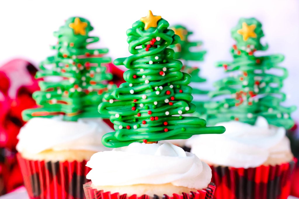 It's a sweet and salty Christmas treat that everyone will love. These Pretzel Christmas Tree Cupcakes are fun to make and fun to eat! 