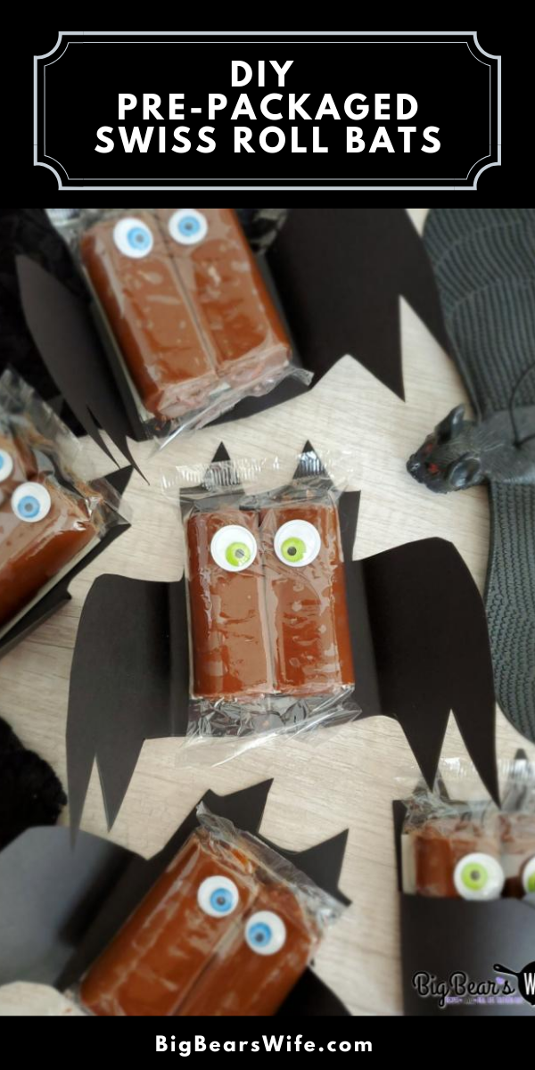 These spooky DIY Pre-Packaged Swiss Roll Bats are so easy to make and they're perfect for classroom treats and Halloween parties!  via @bigbearswife