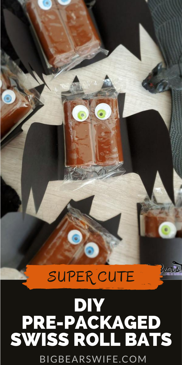 These spooky DIY Pre-Packaged Swiss Roll Bats are so easy to make and they're perfect for classroom treats and Halloween parties!  via @bigbearswife