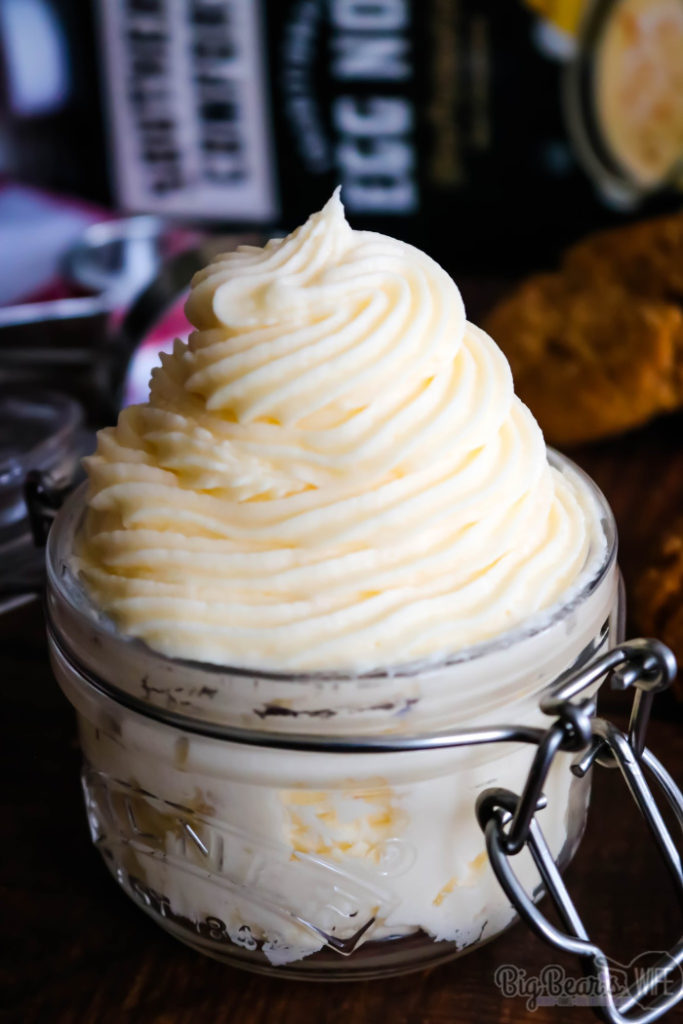 Homemade Eggnog Frosting - If you love Eggnog then you're going to fall head over heels in love with this Homemade Eggnog Frosting! It's got the perfect amount of eggnog flavor and it's great for frosting cupcakes, brownies and cookies! 
