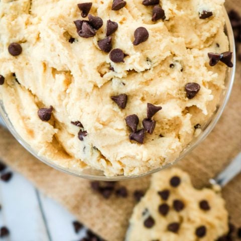 Chocolate Chip Cookie Dough Frosting - Love Cookie Dough? This Chocolate Chip Cookie Dough Frosting is perfect for macarons, cupcakes and brownies! 