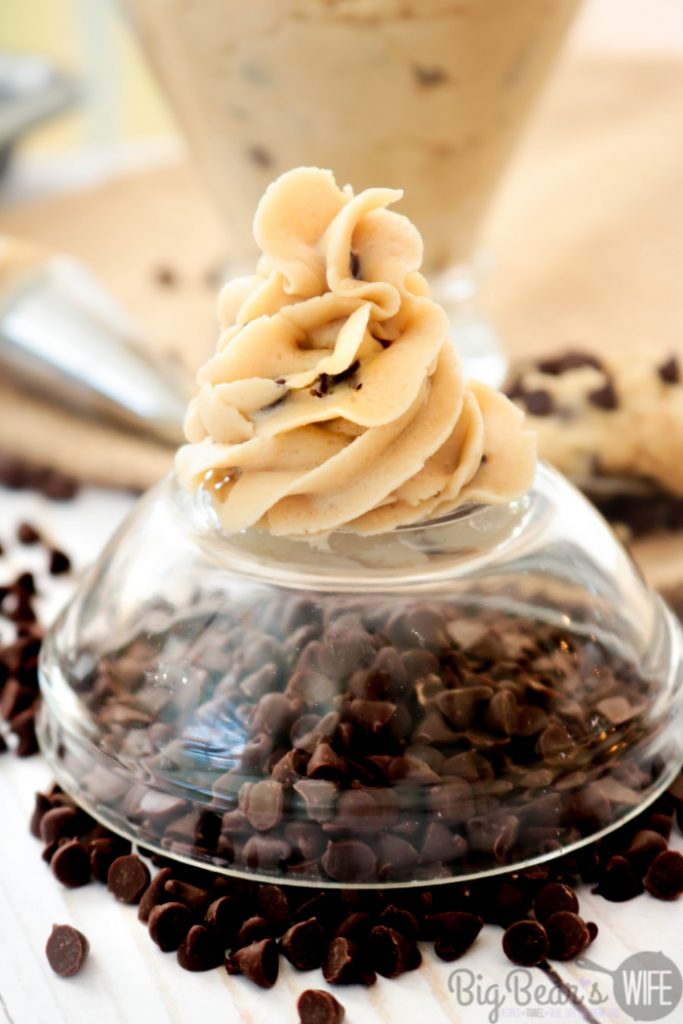 Chocolate Chip Cookie Dough Frosting - Love Cookie Dough? This Chocolate Chip Cookie Dough Frosting is perfect for macarons, cupcakes and brownies! 