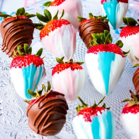 Know someone that's expecting a sweet baby soon and planning on a gender reveal? These Pastel Swirl Strawberries - Gender Reveal Party Strawberries are perfect for gender reveal parties or great just a a gift for the parents to be! 