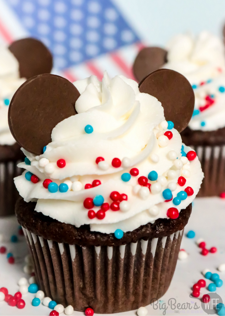 4th of July Mickey Mouse Cupcakes - We might not be celebrating the 4th of July at Disney World this year but we're bringing Disney Magic home with these fun and festive 4th of July Mickey Mouse Cupcakes! 