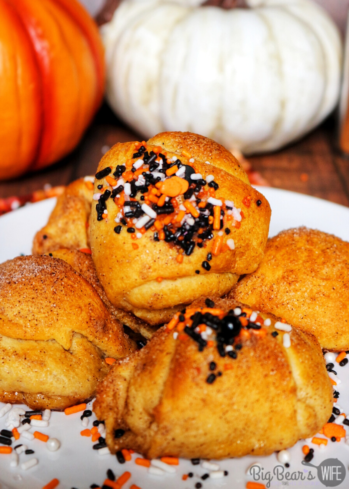 These super easy Hocus Pocus Buns are marshmallow vanishing breakfast rolls with tasty cinnamon and sugar inside and out. These hocus pocus crescent rolls have a Halloween twist with Halloween sprinkles but they’re amazing without the sprinkles as well. 