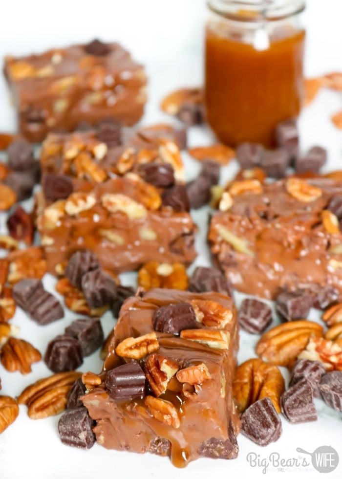 This Super Easy Turtle Fudge is a great dessert or a perfect homemade gift to make for a friend or family member! Super since to make and always delicious. This fudge is filled with chocolate, caramel and pecans! 
