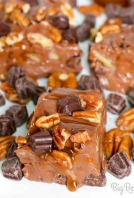 This Super Easy Turtle Fudge is a great dessert or a perfect homemade gift to make for a friend or family member! Super since to make and always delicious. This fudge is filled with chocolate, caramel and pecans! 