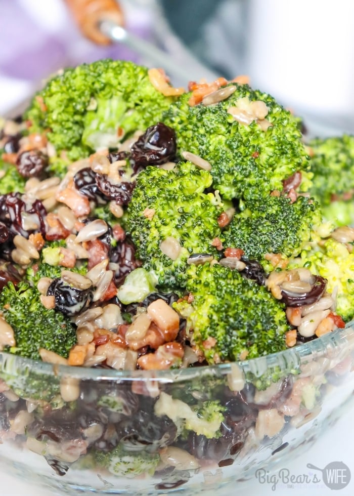 A perfectly Easy Broccoli Salad that's perfect as a side dish, great for picnics and perfect for cookouts! This make-ahead side dish is mixtures of  fresh broccoli, sunflower seeds, raisins and bacon bits that has been tossed in a sweet southern dressing and chilled! 
