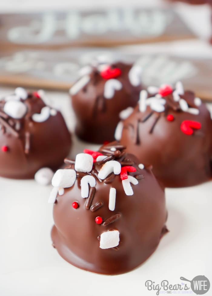 These Christmas Peanut Butter Balls might be the easiest Christmas dessert that you can make around the holidays. 3 ingredient and some sprinkles are all you need for this sweet treat.
