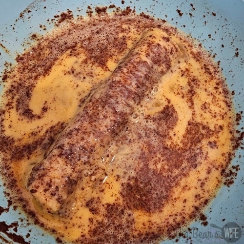 Rolled bread in melted butter and cinnamon (1)